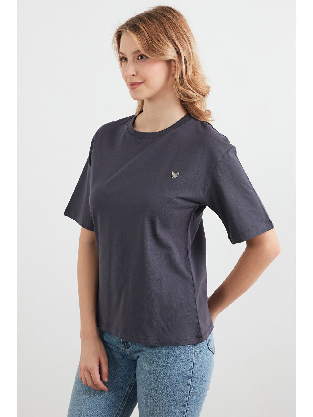 Antrasit Kelebek Aksesuarlı Bisiklet Yaka Tişört-1