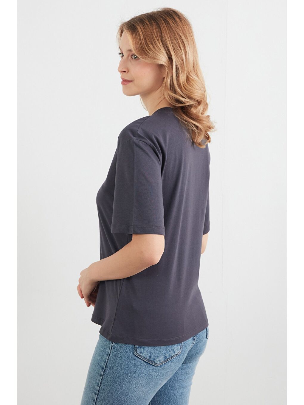 Antrasit Kelebek Aksesuarlı Bisiklet Yaka Tişört-2