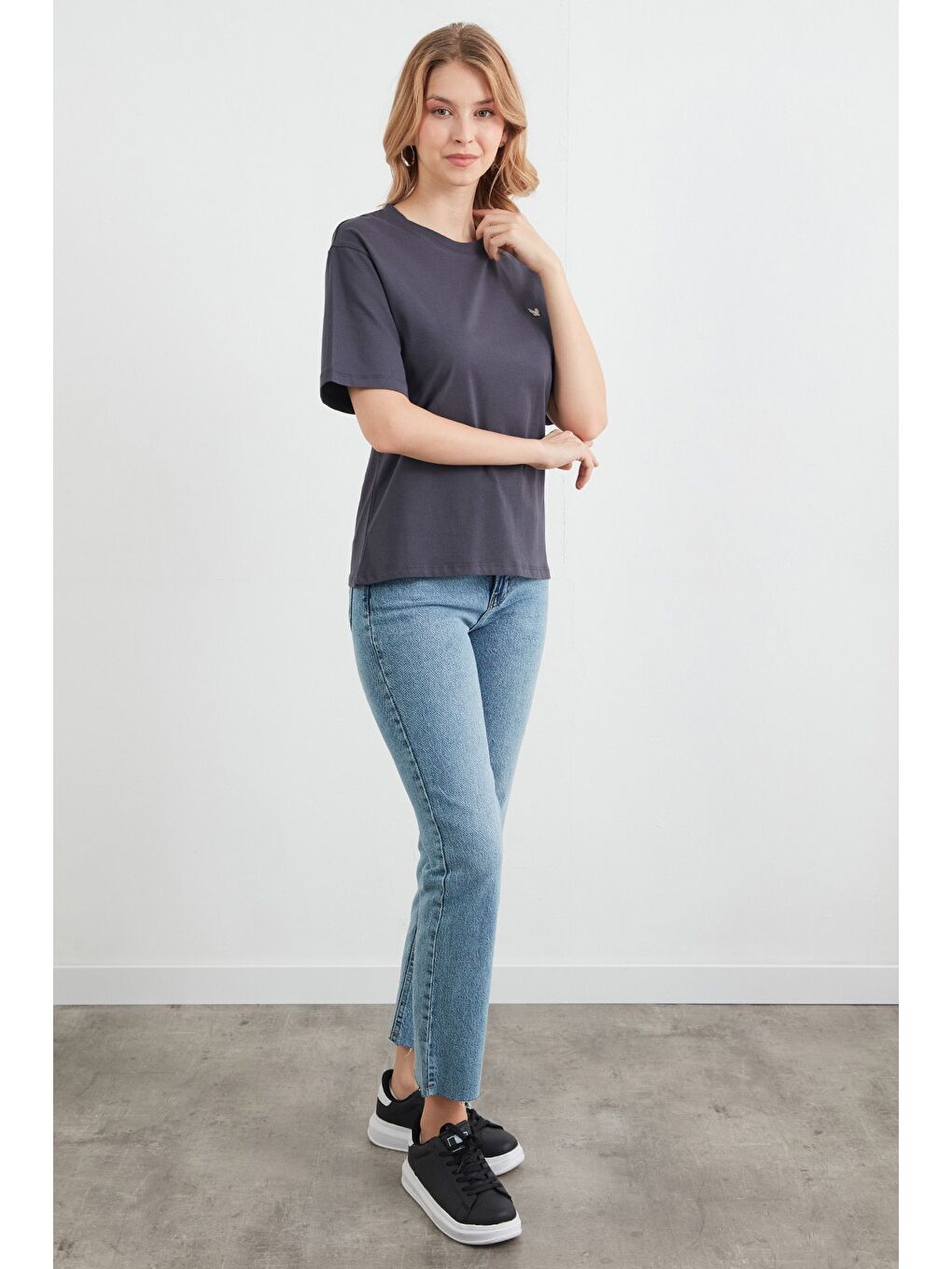 Antrasit Kelebek Aksesuarlı Bisiklet Yaka Tişört-3