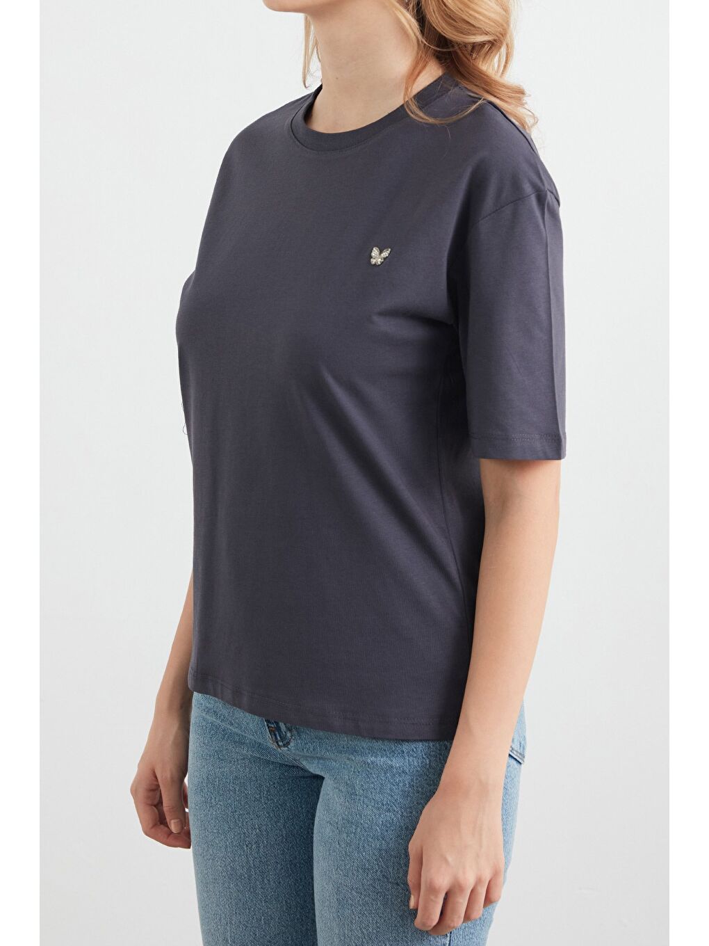 Antrasit Kelebek Aksesuarlı Bisiklet Yaka Tişört-4