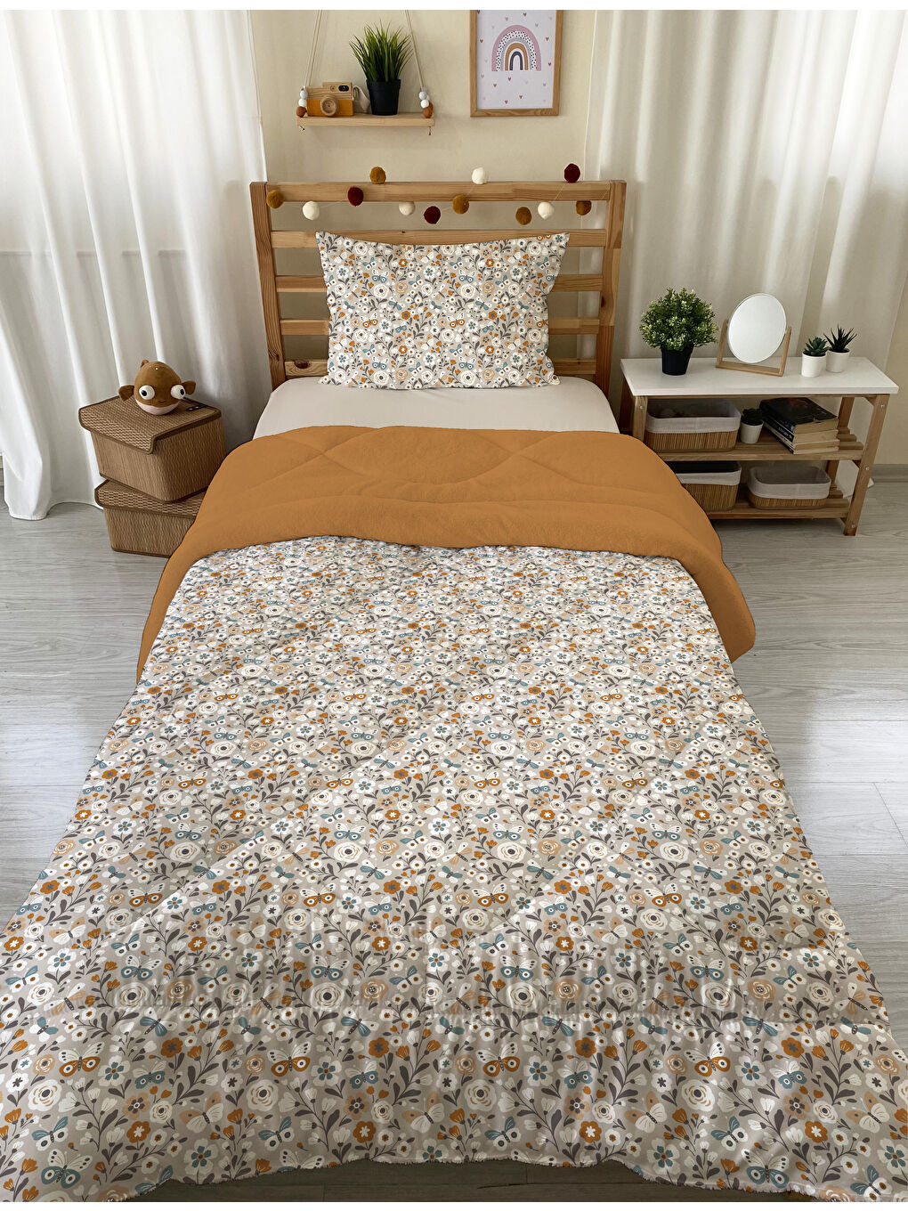 Karışık Minik Çiçekler Desenli Tek Kişilik Pelüş Yorgan Uyku Seti  160x220 cm