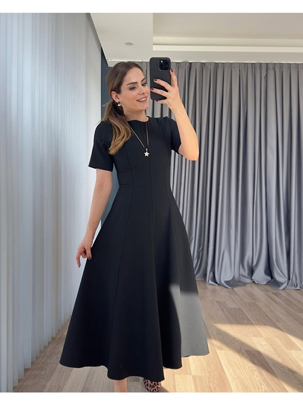 Siyah Kadın Kısa Kollu Bisiklet Yaka Maksi Boy Ithal Krep Elbise-1