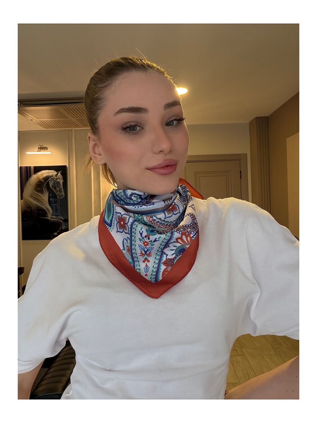 Kadın Desenli Saten Boyun Fuları Bandana Turuncu Mavi Ekru FLR2006