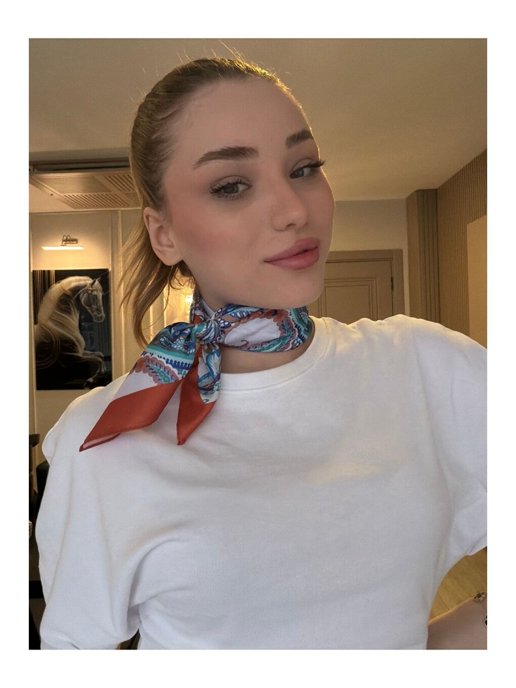 Kadın Desenli Saten Boyun Fuları Bandana Turuncu Mavi Ekru FLR2006-3