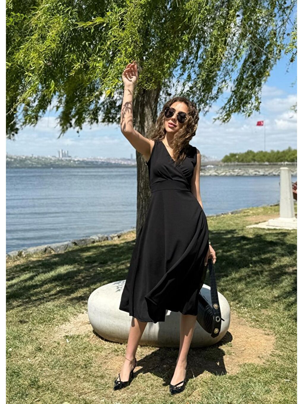 Siyah Kadın Ithal Krep Kumaş Kruvaze Yaka Eteği Kloş Kolsuz Mini Elbise-2