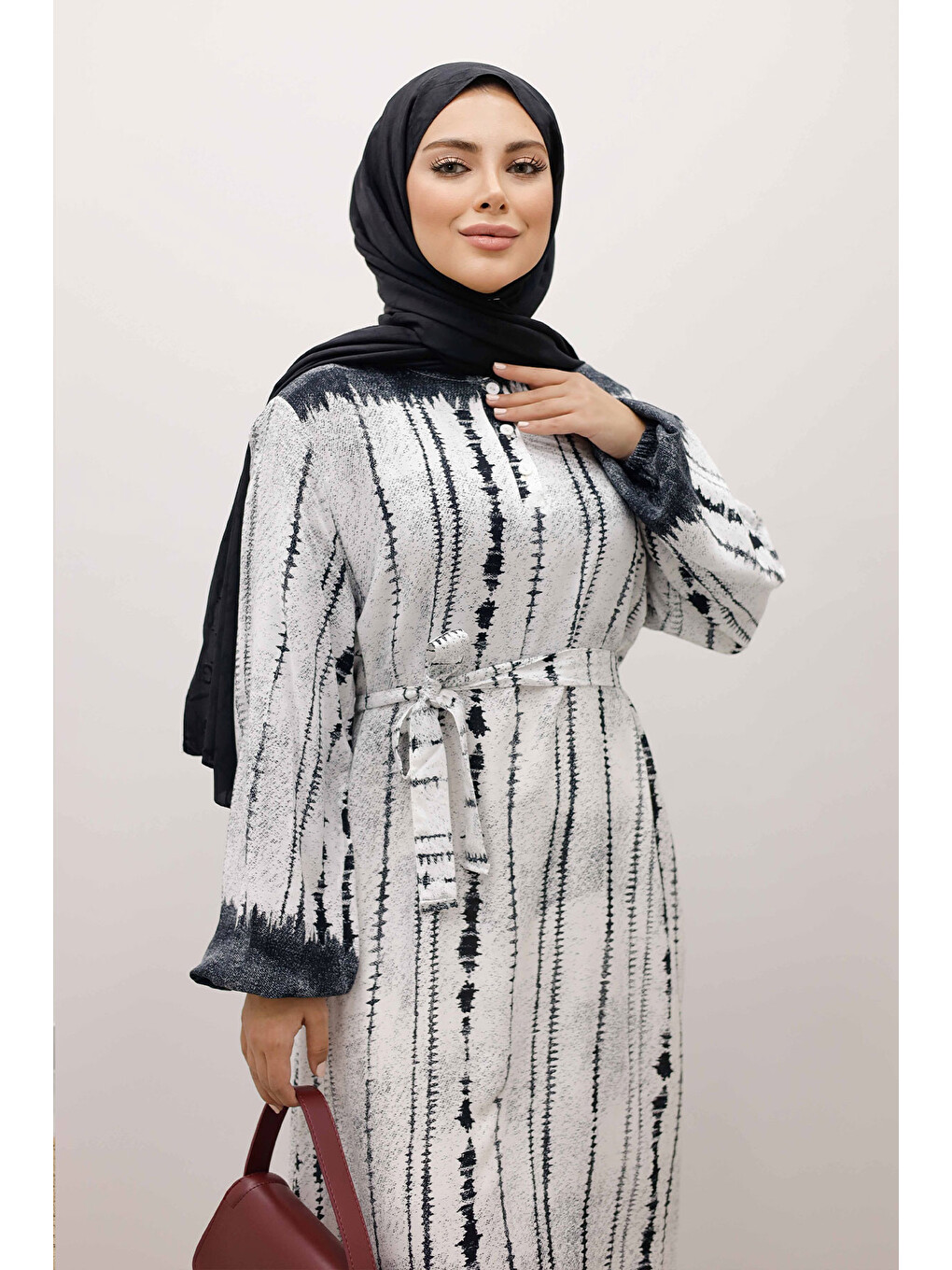 Batik Desenli Viskon Elbise TSD250229 Siyah-1