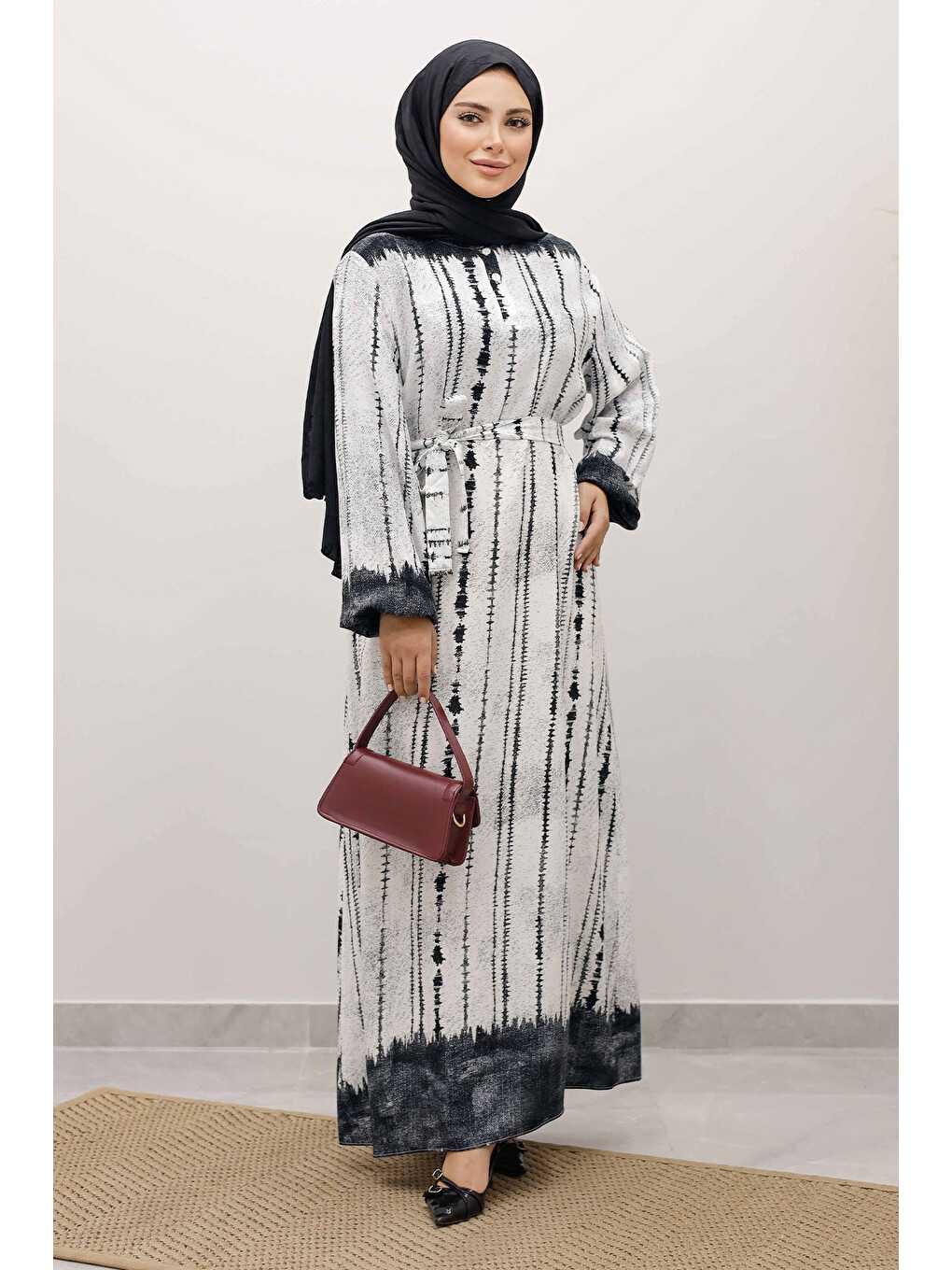 Batik Desenli Viskon Elbise TSD250229 Siyah-2