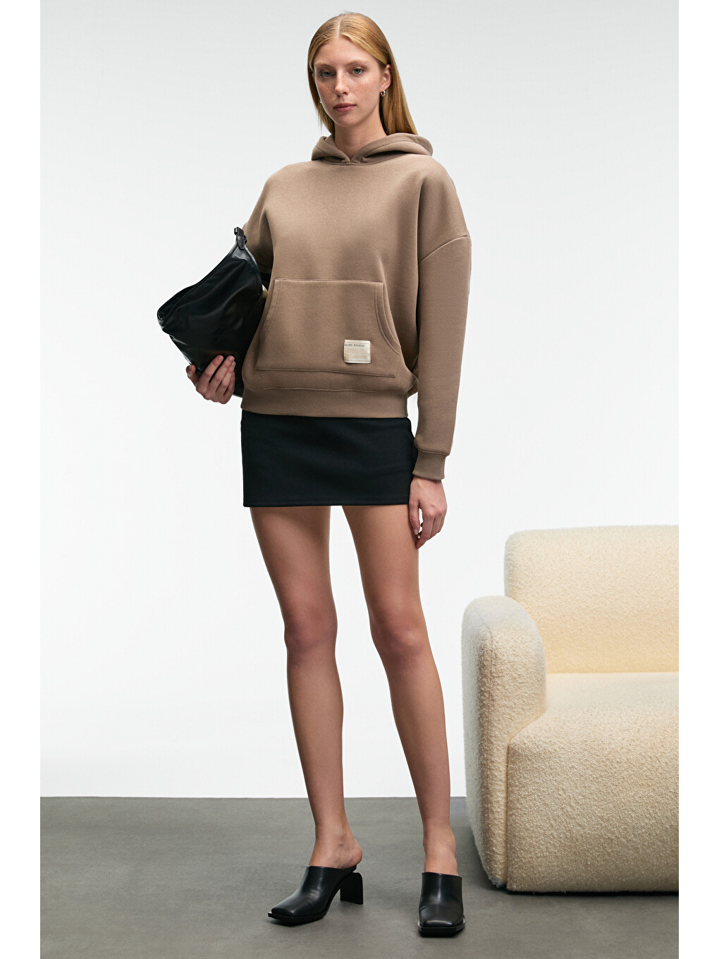 Bej Clarıe Kadın Organik Pamuklu Oversize Kanguru Cepli Kapüşonlu Vizon Sweatshirt-2