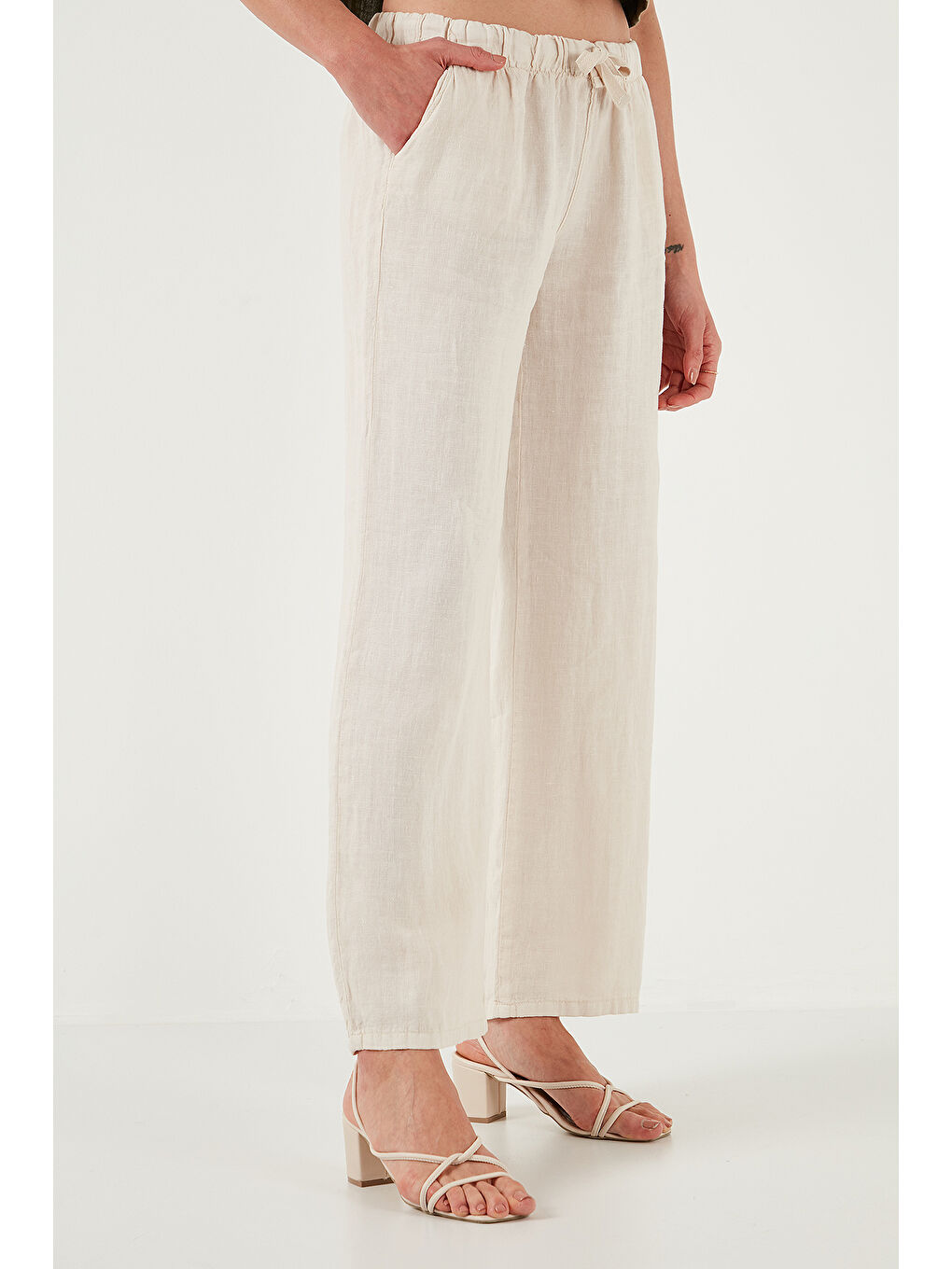 Bej Relaxed Fit Normal Bel Geniş Paça Çift Cepli Keten Pantolon 668Yp4991-4