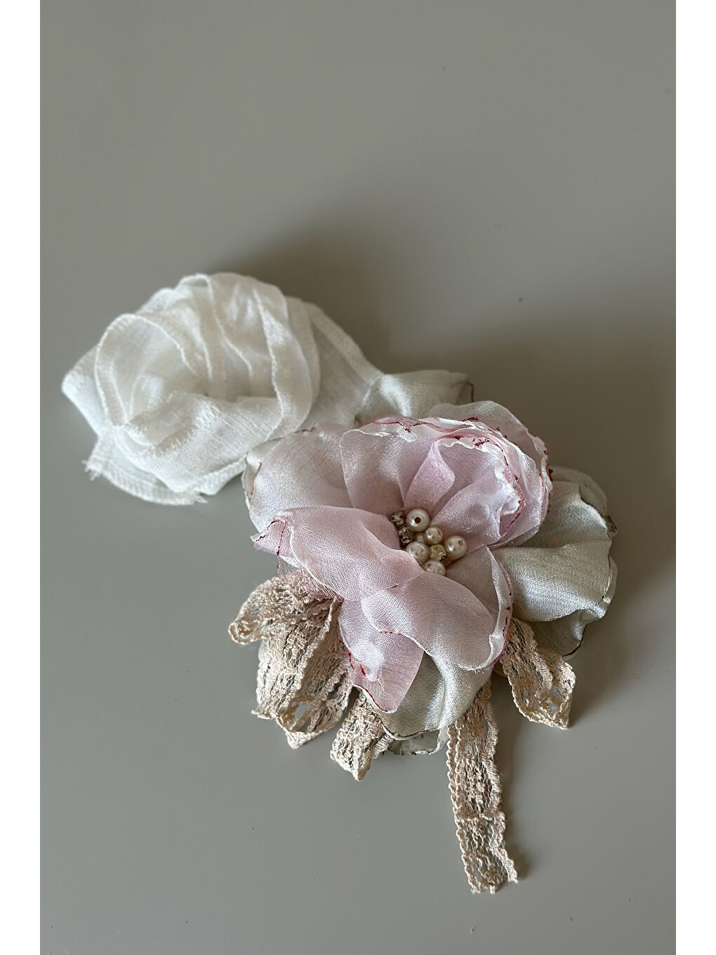 Ekru Özel Tasarım Kız Çocuk Abiye Elbise, Kat Kat Etekli, Çiçek Detaylı, Dantel Detaylı, Saç Aksesuarlı_M-1