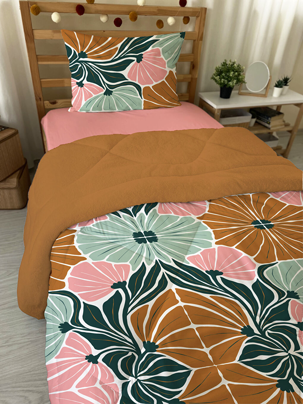 Karışık Çiçekler Desenli Tek Kişilik Pelüş Yorgan Uyku Seti  160x220 cm-1