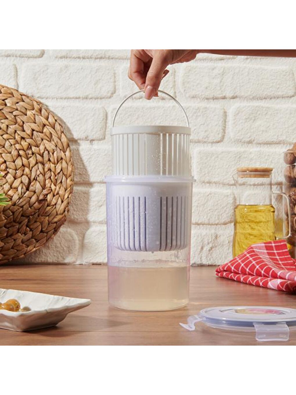 Renksiz Fresh Box Süzgeçli Saklama Kabı -1500 ml