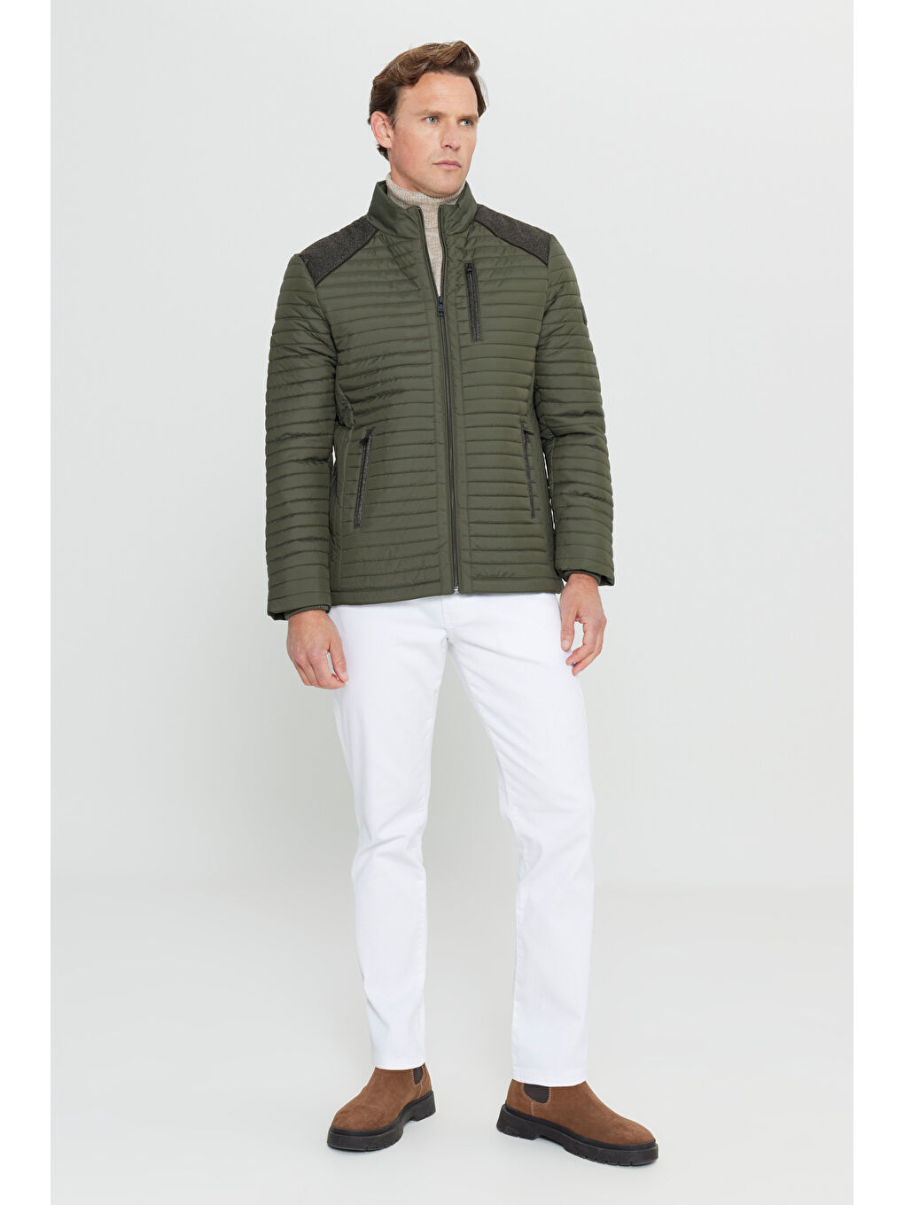 Erkek Haki Standart Fit Normal Kesim Kapitone Desenli Dik Yaka Fermuarlı Yan Cep Şişme Mont-1