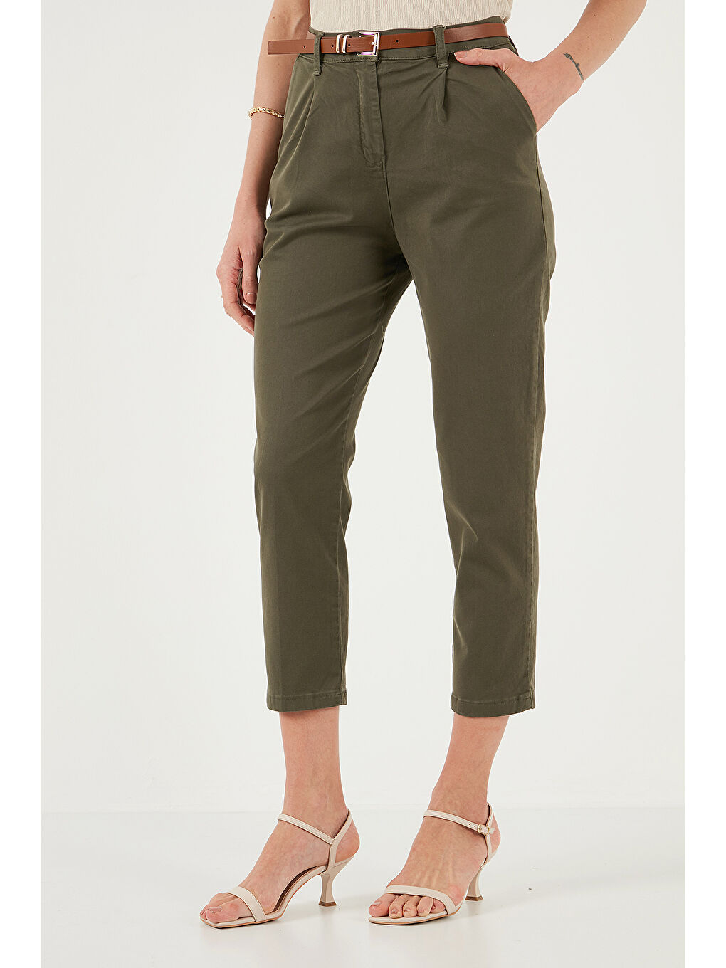 Haki Streç Pamuklu Regular Fit Yüksek Bel Düz Kısa Paça Kemerli Pantolon 668Yp5335-2