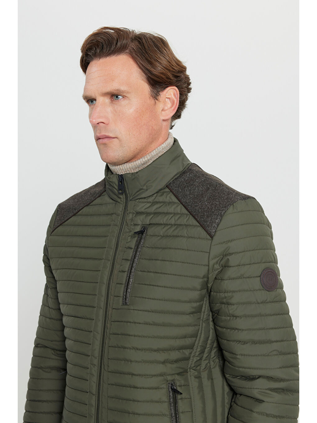 Erkek Haki Standart Fit Normal Kesim Kapitone Desenli Dik Yaka Fermuarlı Yan Cep Şişme Mont-3