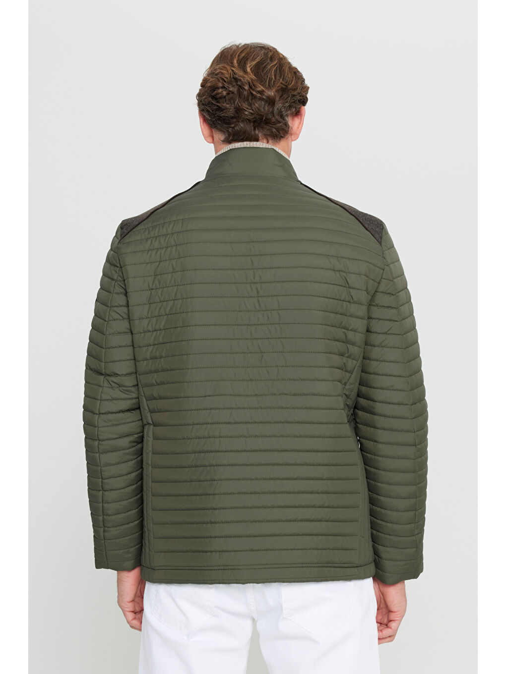 Erkek Haki Standart Fit Normal Kesim Kapitone Desenli Dik Yaka Fermuarlı Yan Cep Şişme Mont-4