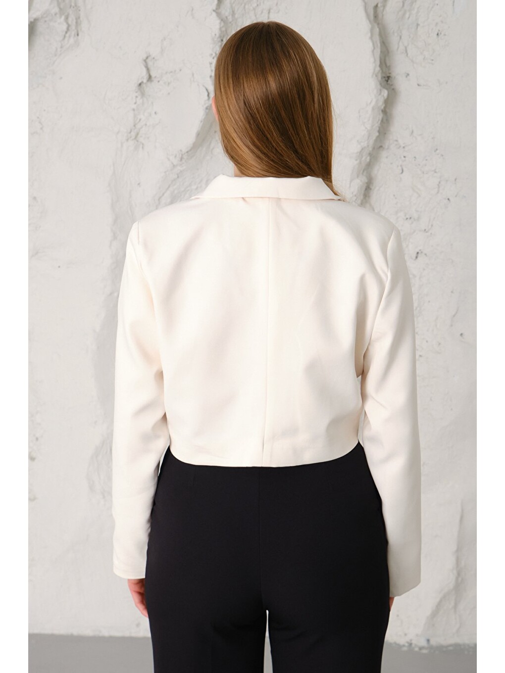 Ekru Kadın Regular Fit Çift Düğme Detaylı Crop Blazer Ceket – Modern Tasarım-7