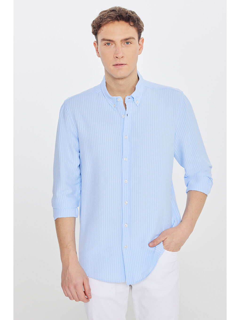 Erkek Mavi Tailored Slim Fit Dar Kesim Düğmeli Yaka Gofre Desenli Travel Gömlek