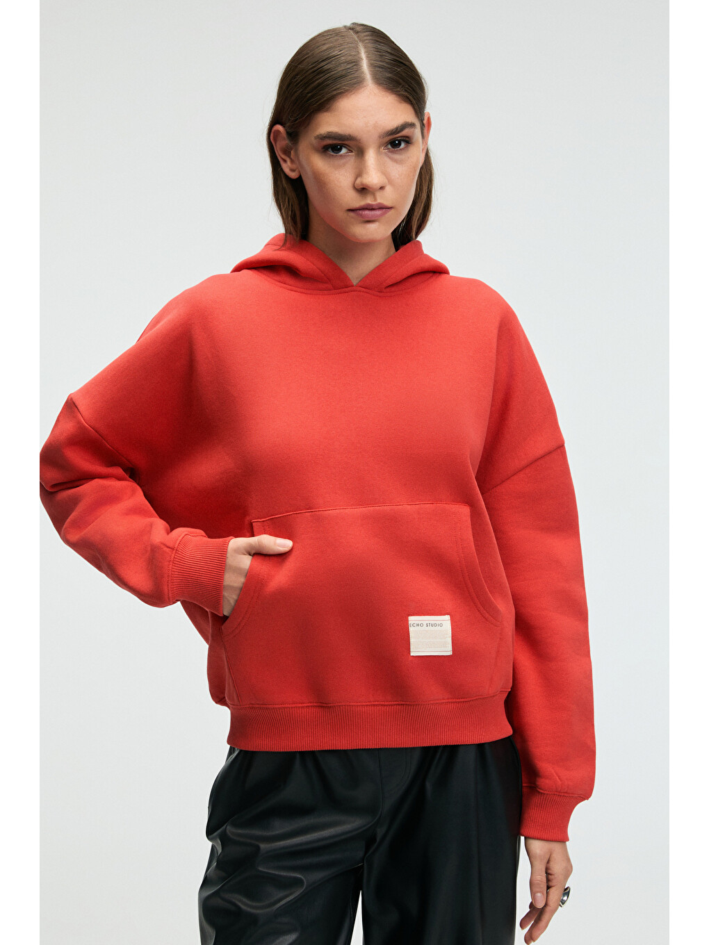 Clarıe Kadın Organik Pamuklu Oversize Kanguru Cepli Kapüşonlu Kırmızı Sweatshirt-1