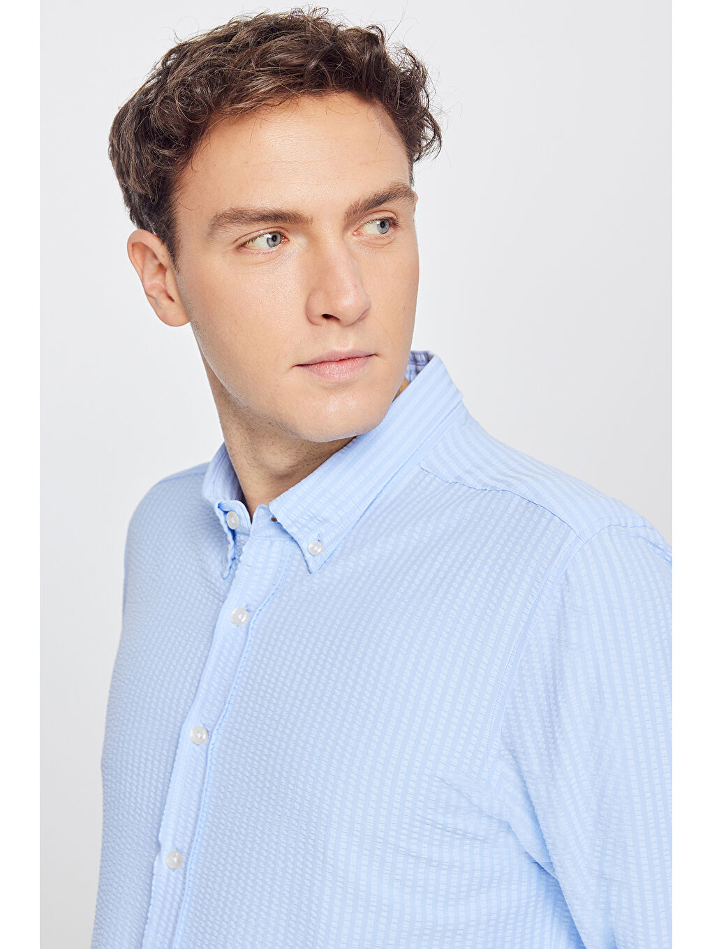 Erkek Mavi Tailored Slim Fit Dar Kesim Düğmeli Yaka Gofre Desenli Travel Gömlek-3