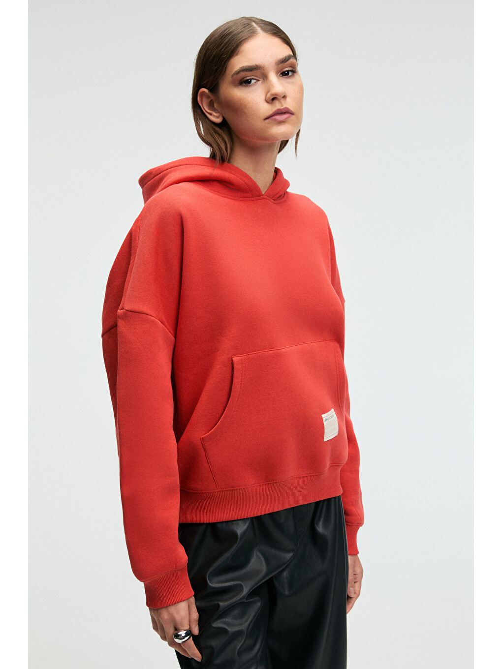 Clarıe Kadın Organik Pamuklu Oversize Kanguru Cepli Kapüşonlu Kırmızı Sweatshirt-2