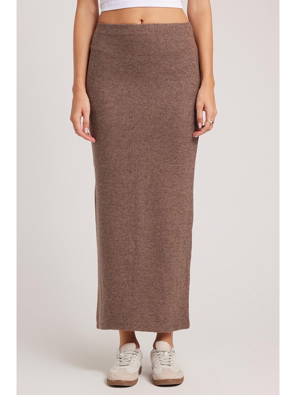 Kadın Slim Fit Dar Kesim Yırtmaçlı Kahverengi Etek