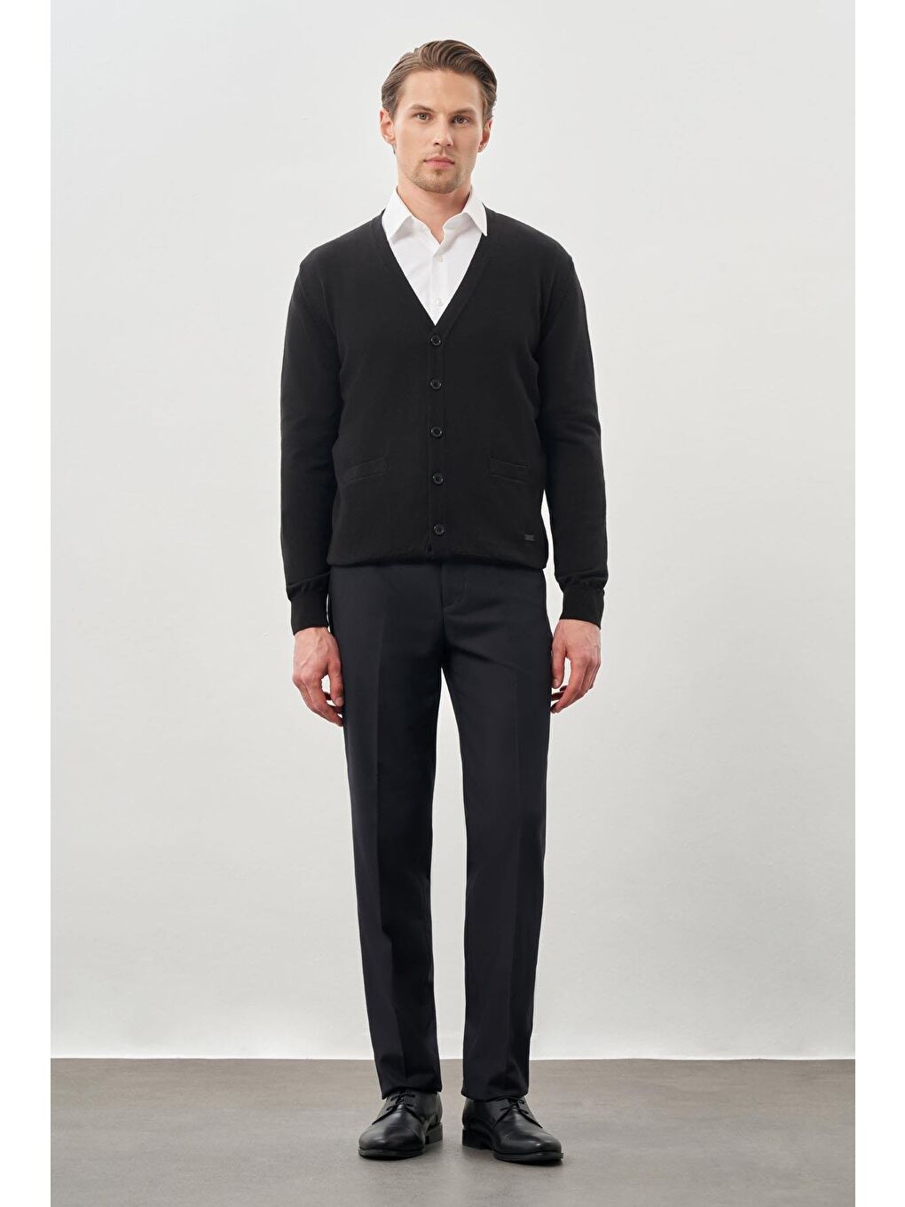 Siyah Uzun Kol Örme V Yaka Comfort Fit Rahat Kesim Klasik Triko-1