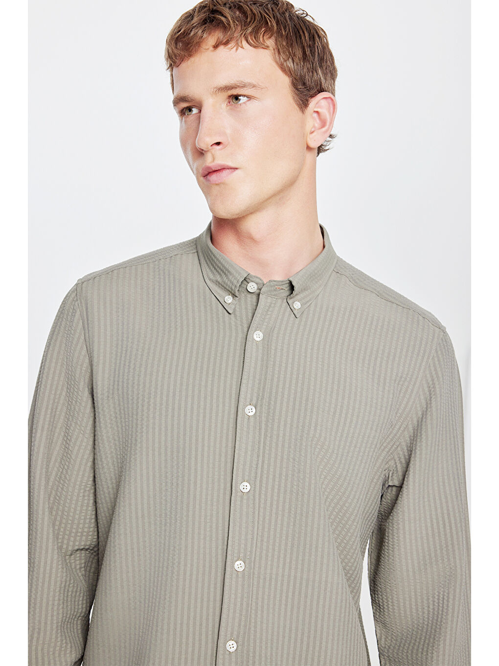 Erkek Haki Tailored Slim Fit Dar Kesim Düğmeli Yaka Gofre Desenli Travel Gömlek-3