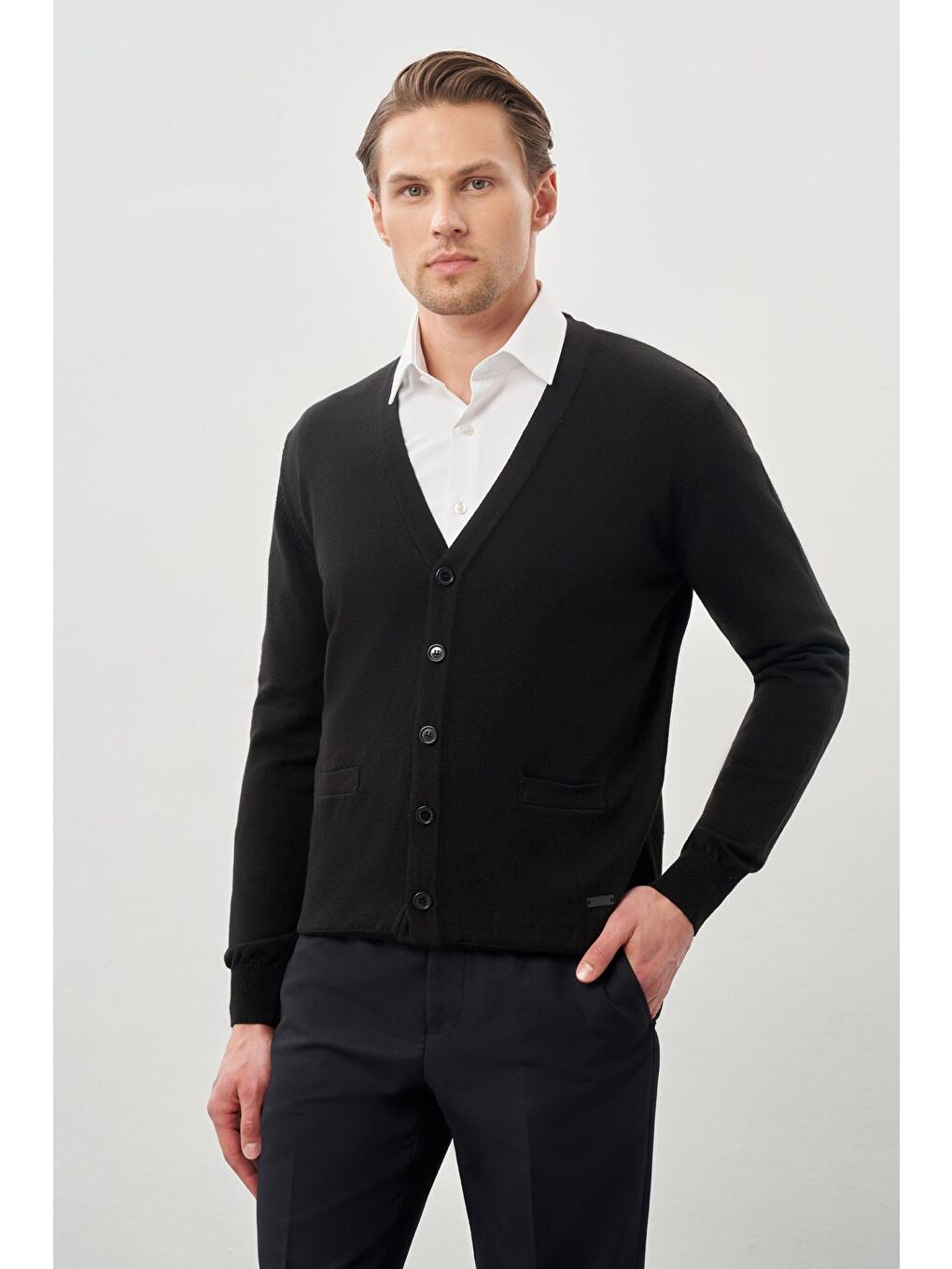 Siyah Uzun Kol Örme V Yaka Comfort Fit Rahat Kesim Klasik Triko-2