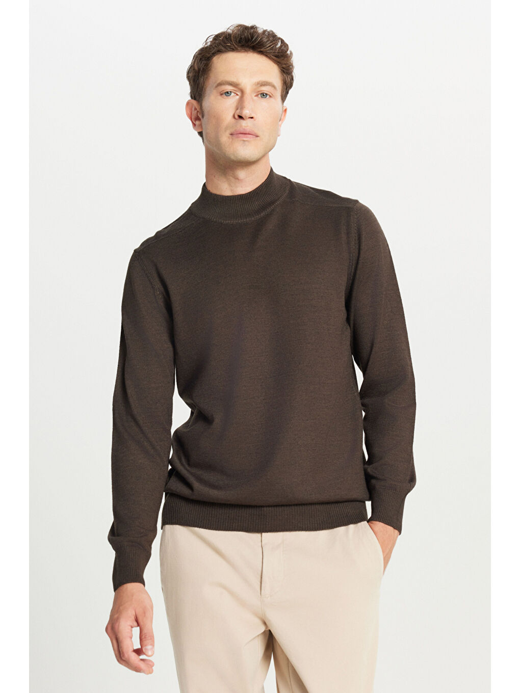 Erkek Kahverengi Yünlü Standart Fit Normal Kesim Yarım Balıkçı Yaka Basic Triko Kazak