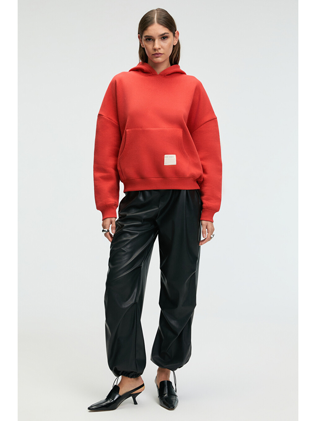 Clarıe Kadın Organik Pamuklu Oversize Kanguru Cepli Kapüşonlu Kırmızı Sweatshirt-4