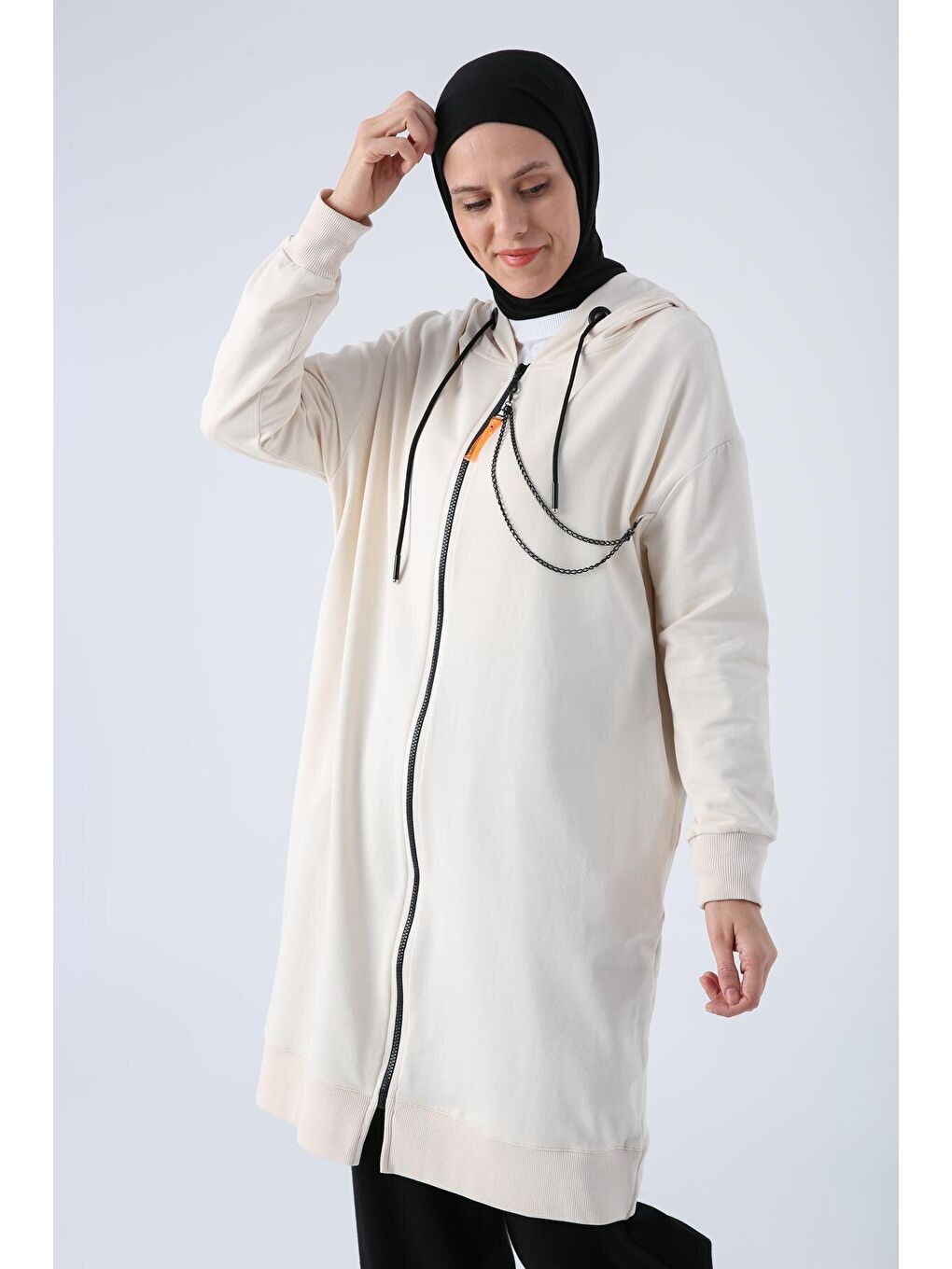 Ekru Kapüşonlu Zincir Detaylı Fermuarlı Sweat Hırka