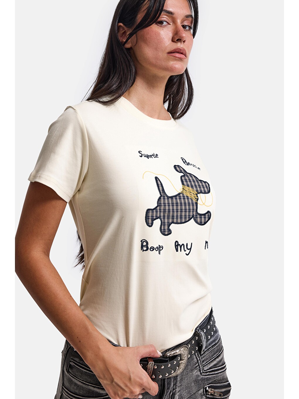 Kadın Bej Bol Kesim Köpek Nakışlı Özel Tasarım T-shirt-3