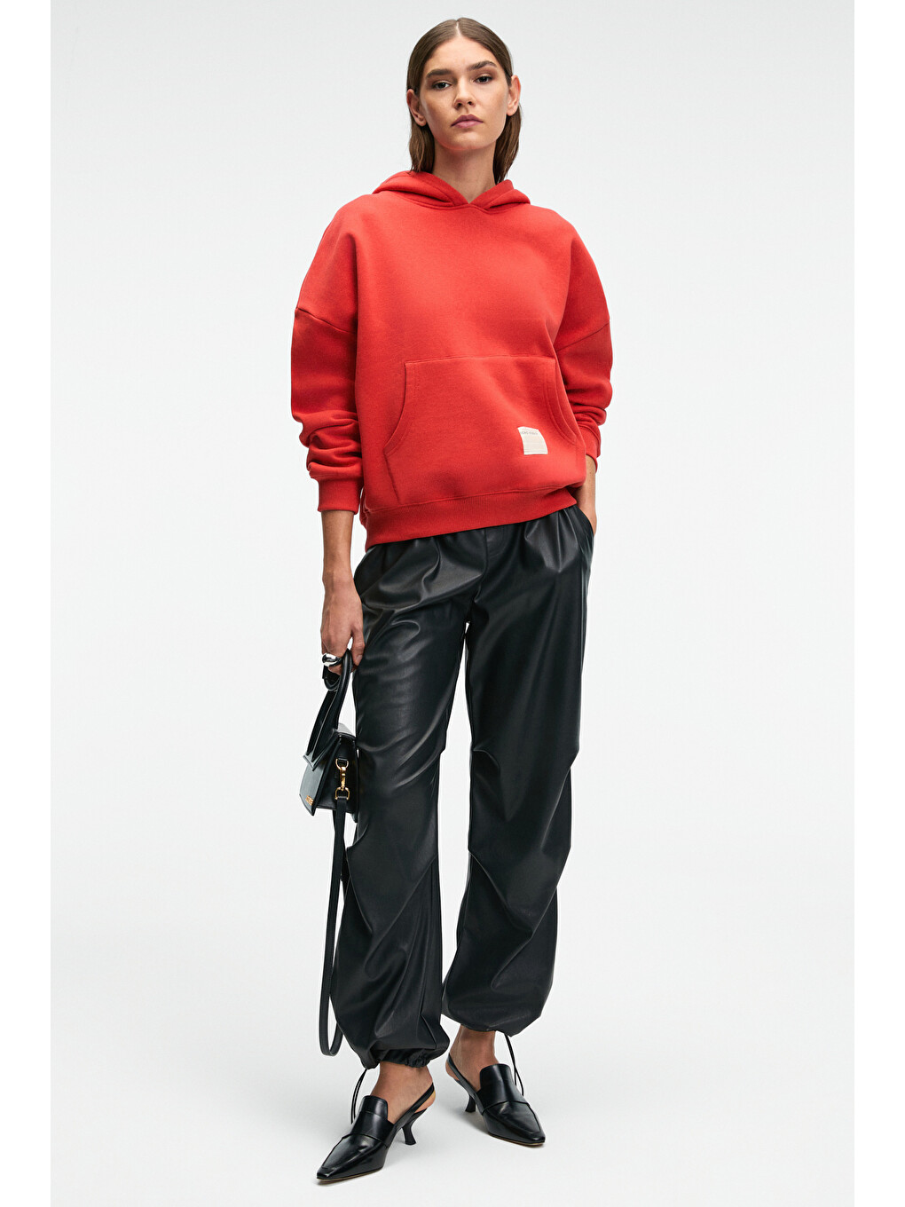 Clarıe Kadın Organik Pamuklu Oversize Kanguru Cepli Kapüşonlu Kırmızı Sweatshirt-5