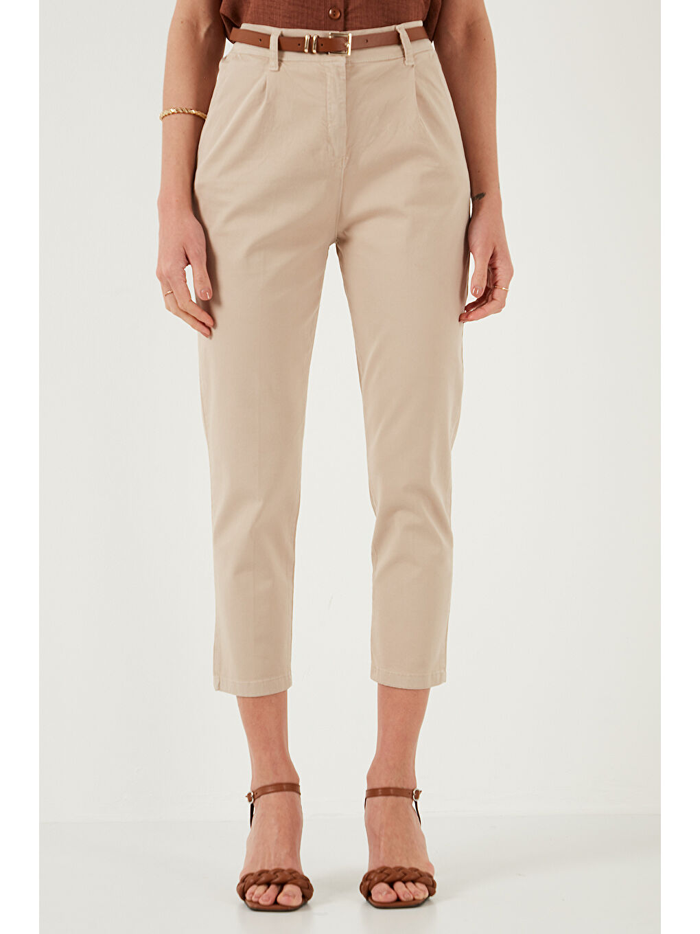 Bej Streç Pamuklu Regular Fit Yüksek Bel Düz Kısa Paça Kemerli Pantolon 668Yp5335-1