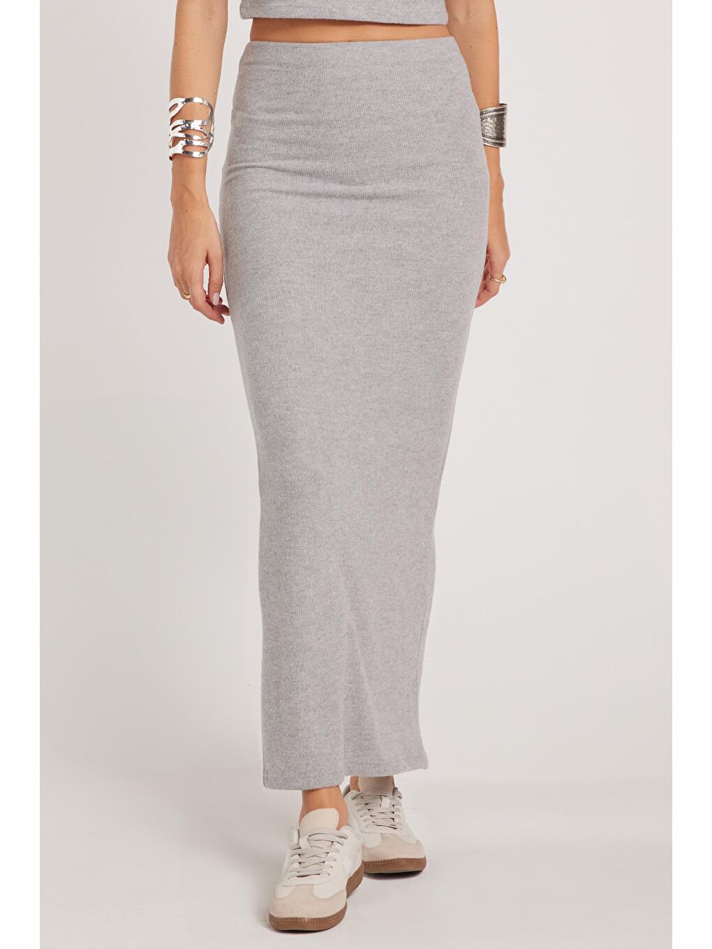 Kadın Slim Fit Dar Kesim Yırtmaçlı Gri Etek