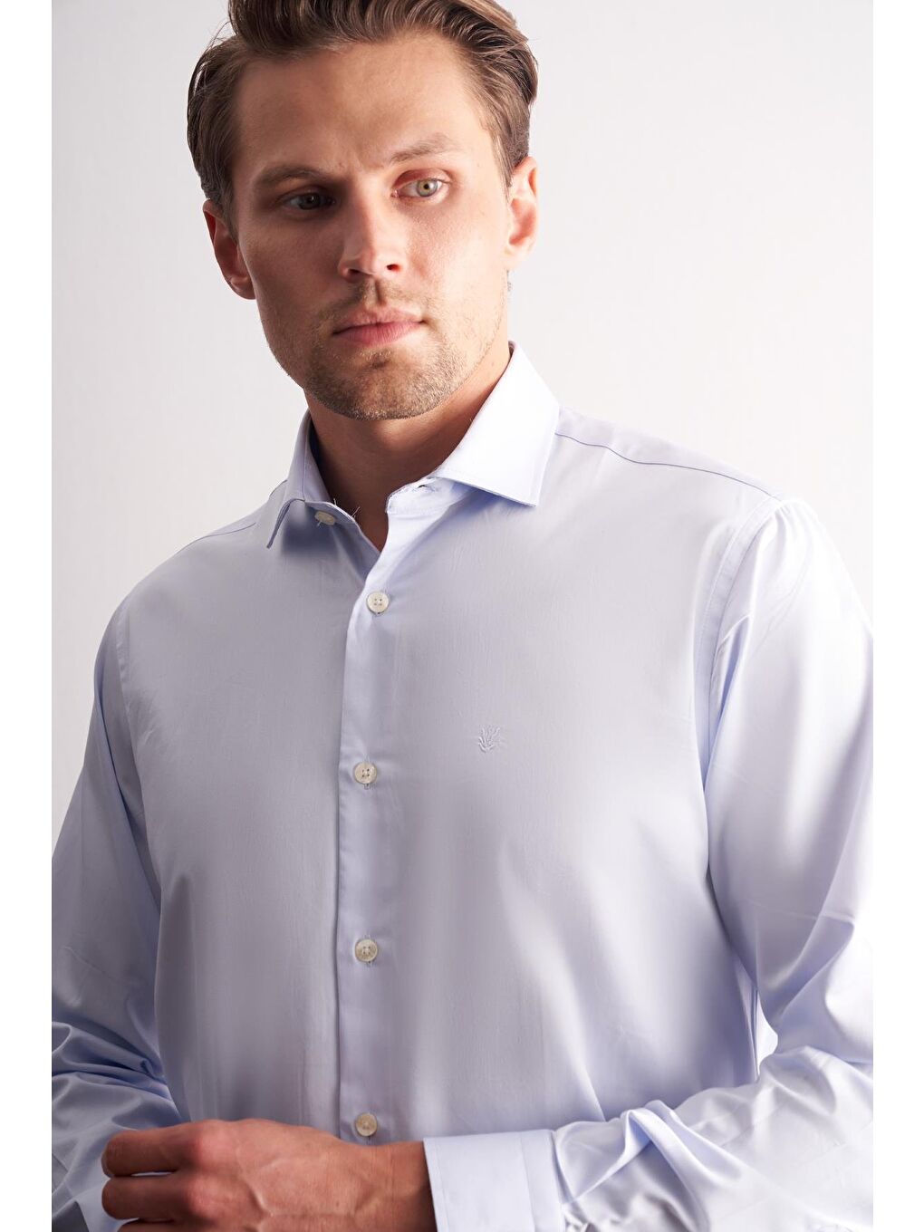 Açık Mavi Yarım İtalyan Yaka Saten Uzun Kol Premium Slim Fit %100 Pamuk Gömlek 1004255195-4