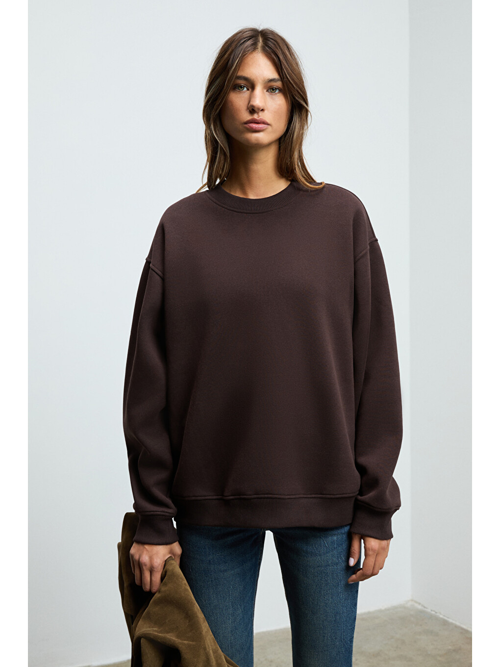 Karıus Kadın Organik Pamuklu İçi Polarlı Oversize Yuvarlak Yakalı Koyu Kahverengi Sweatshirt