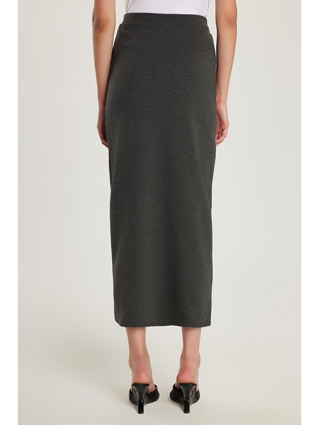 Kadın Slim Fit Dar Kesim Beli Lastikli Viskon Kumaş Midi Boy Gri Etek-4
