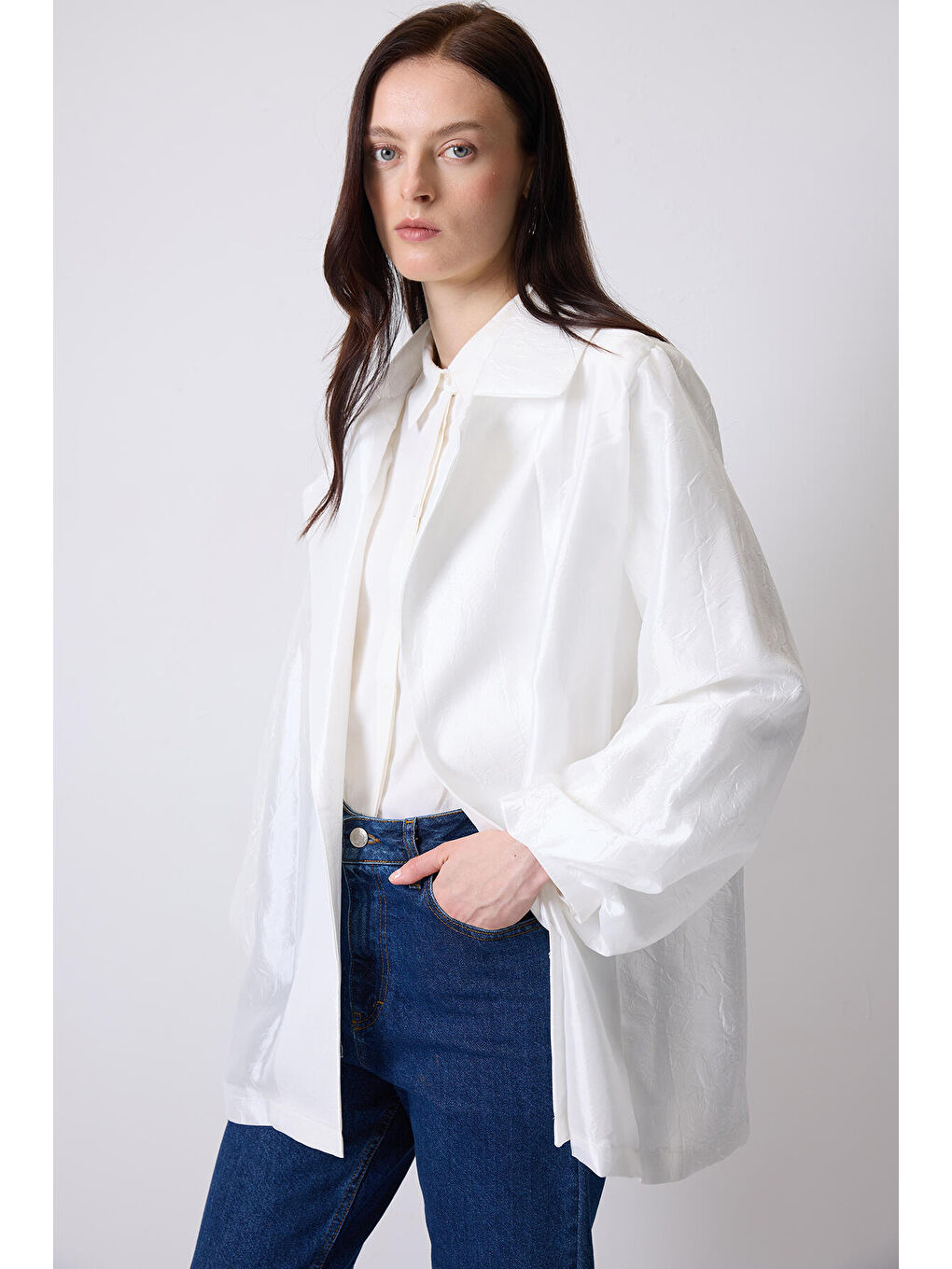 Beyaz Jakarlı Kemerli Oversıze Ceket-1