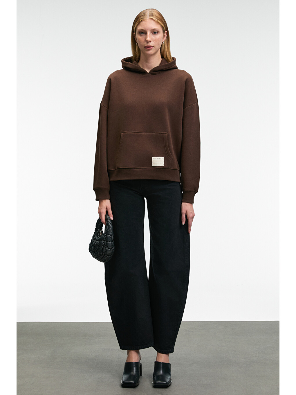 Clarıe Kadın Organik Pamuklu Oversize Kanguru Cepli Kapüşonlu Kahverengi Sweatshirt-3