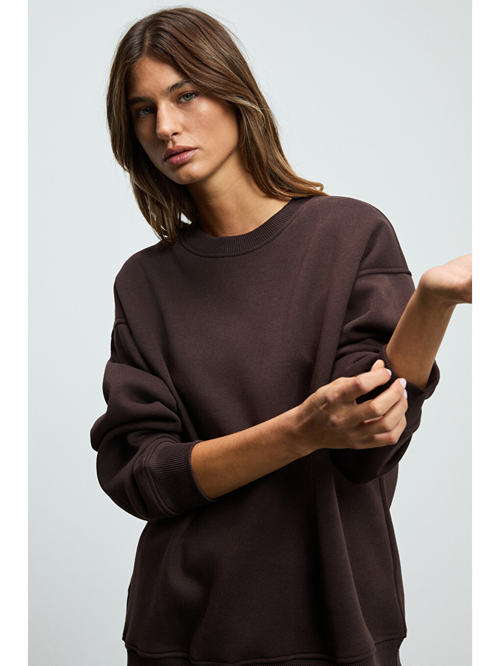 Karıus Kadın Organik Pamuklu İçi Polarlı Oversize Yuvarlak Yakalı Koyu Kahverengi Sweatshirt-2