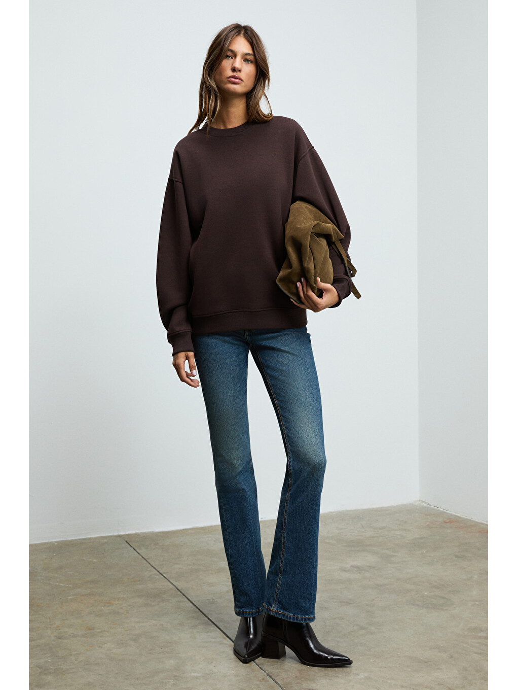 Karıus Kadın Organik Pamuklu İçi Polarlı Oversize Yuvarlak Yakalı Koyu Kahverengi Sweatshirt-3