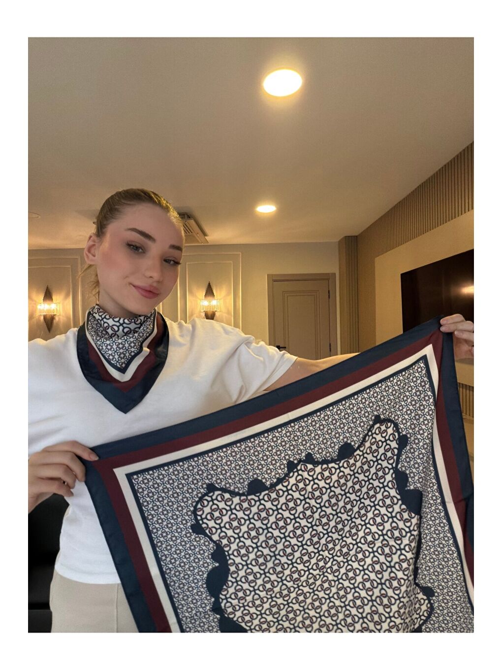 Kadın Geometrik Desenli Saten Boyun Fuları Bandana Lacivert Ekru Bordo FLR2003-2