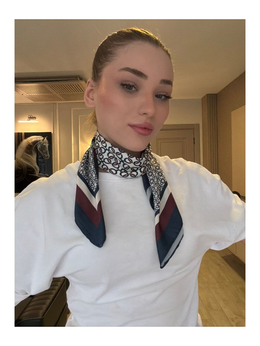 Kadın Geometrik Desenli Saten Boyun Fuları Bandana Lacivert Ekru Bordo FLR2003-3