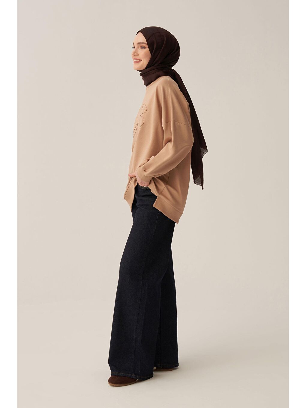 Bej Vizon-Pamuklu Aplikeli Sweatsirt-1