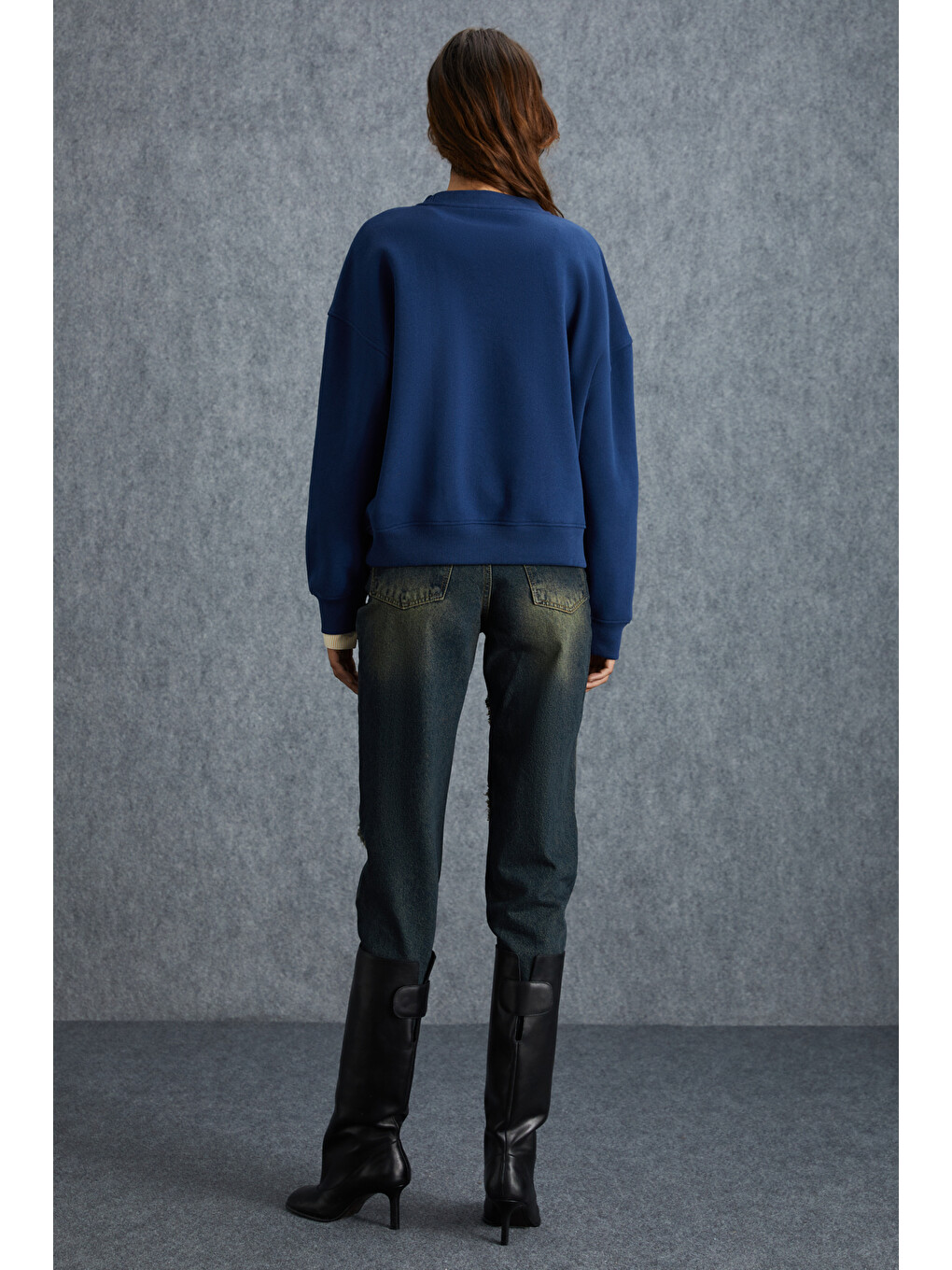 Vaneltına Kadın Organik Pamuklu Yumuşacık İçi Polarlı Yuvarlak Yakalı Lacivert Sweatshirt-5