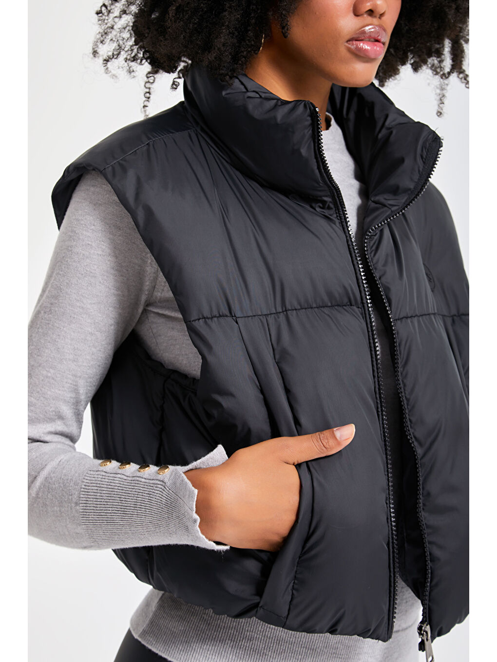 Kadın Siyah Renk w5-1 Şişme İçi Dolgulu Sıfır Kol Yandan Cepli Crop Şişme Yelek