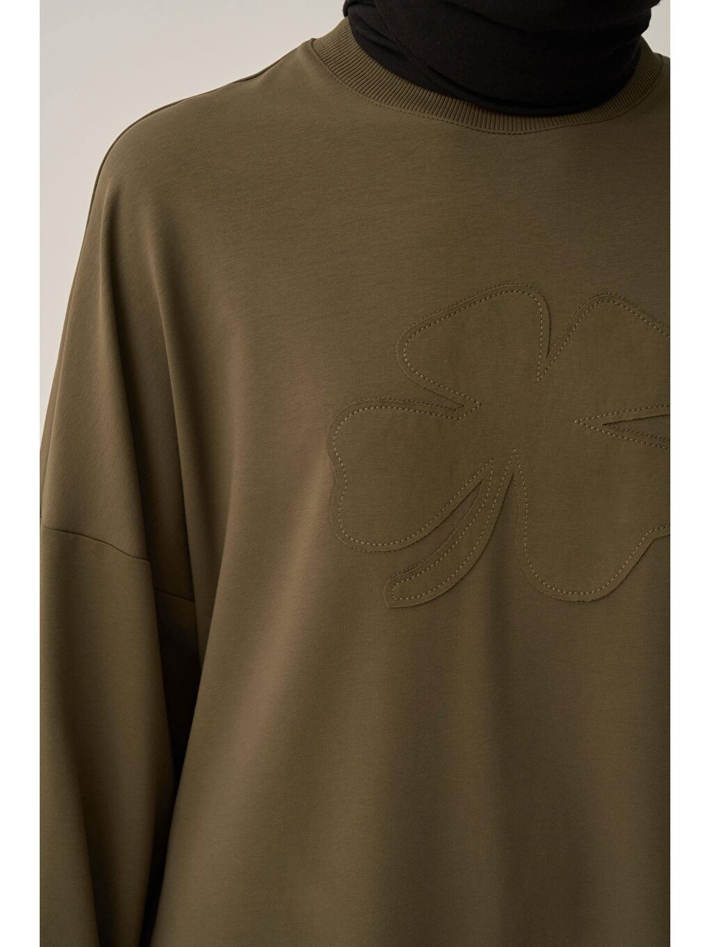 Haki-Pamuklu Aplikeli Sweatsirt-5