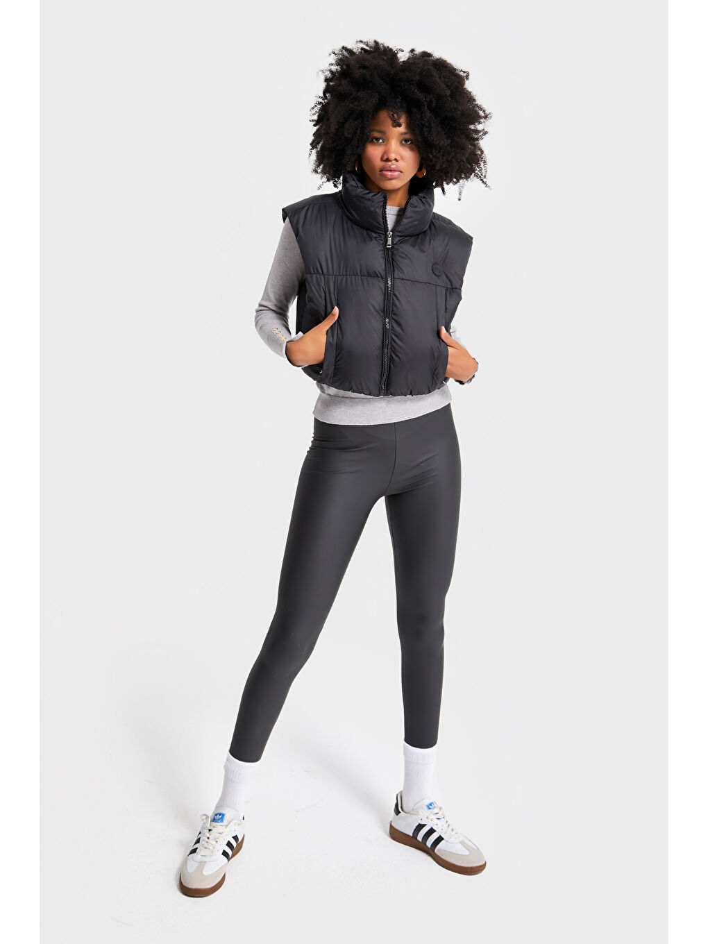 Kadın Siyah Renk w5-1 Şişme İçi Dolgulu Sıfır Kol Yandan Cepli Crop Şişme Yelek-3